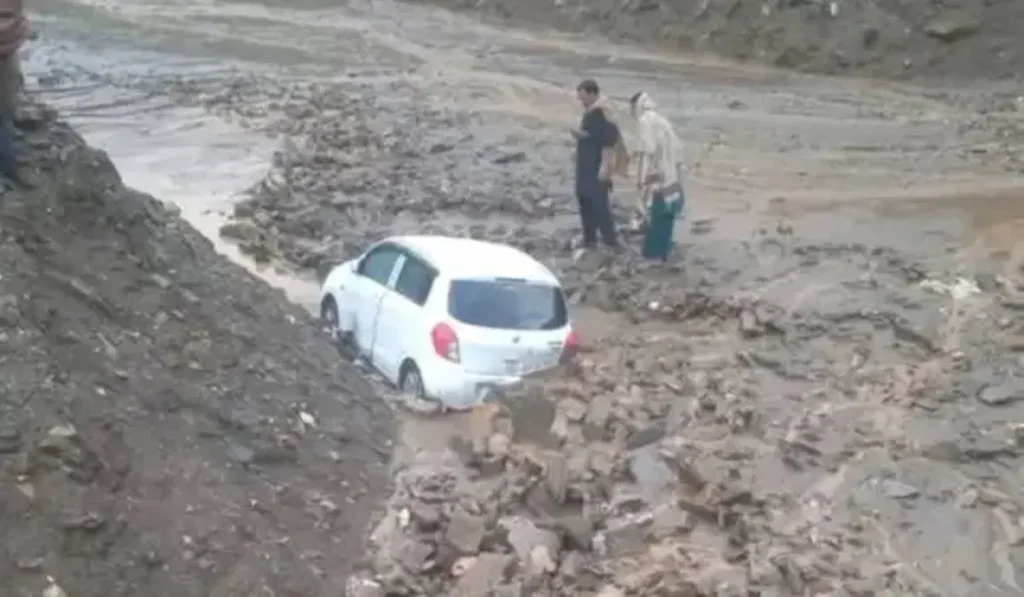 بابوسر اور شاہراہ قراقرم پر ریسکیو آپریشن: پاک فوج کا بروقت اقدام