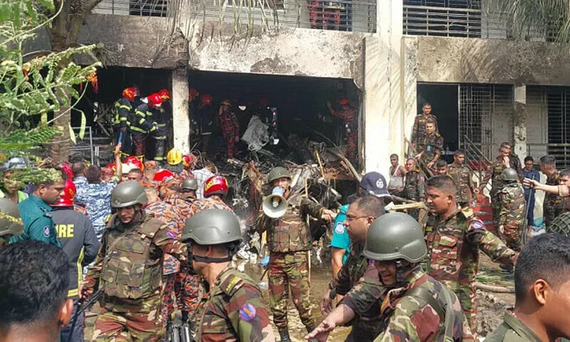 بنگلہ دیش طیارہ حادثہ: کالج پر طیارہ گرنے سے ایک جاں بحق، 100 زخمی