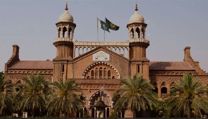 کسی ایسے منصوبے کی منظوری نہ دی جائے جس میں درخت کاٹے جائیں: لاہور ہائیکورٹ