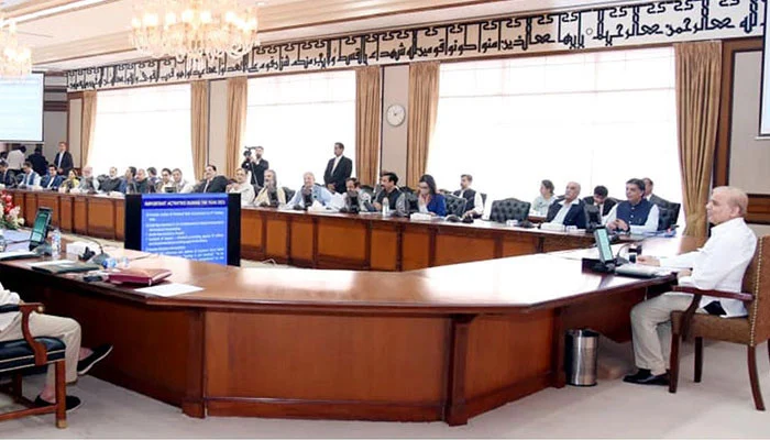 سرکاری حج 11 سے 12 لاکھ روپے تک ہوگا، کابینہ نے حج پالیسی منظور کر لی