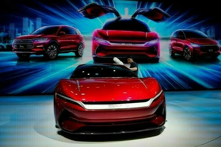 دنیا کا وہ پہلا ملک جہاں جلد صرف الیکٹرک گاڑیاں چلتی نظر آئیں گی