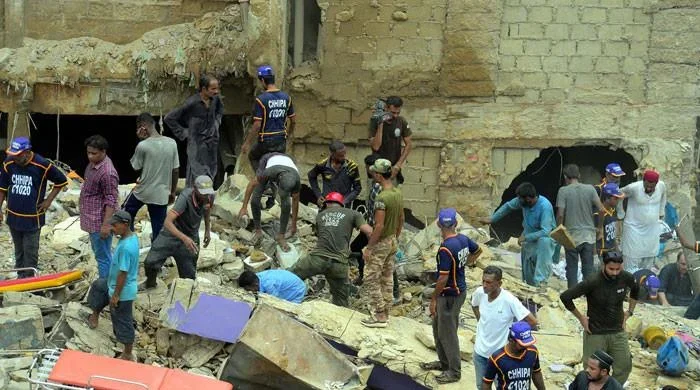 کراچی: سانحہ لیاری کے بعد مخدوشعمارتوں کو گرانے پر کام شروع