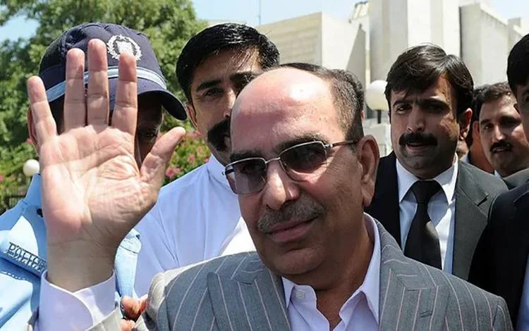 اخبارات میں اشتہارات کے ذریعے ملک ریاض اور دیگر ملزمان کی طلبی کا نوٹس جاری