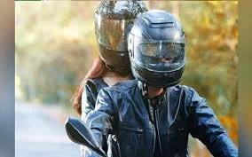 اسلام آباد: موٹر سائیکل پر سوار دونوں افراد کیلئے ہیلمٹ لازمی قرار دینے کا فیصلہ