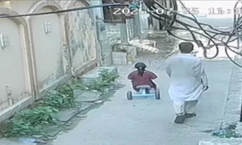 ملتان: بچی سے نازیبا حرکت کرنے والا ملزم زخمی حالت میں گرفتار