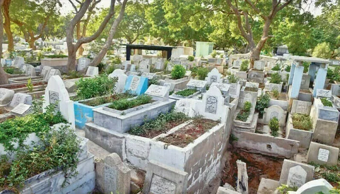 کراچی: قبر کے نرخ 14300 روپے مقرر، شہر کے تمام قبرستانوں کو رجسٹرڈ کرنیکا فیصلہ