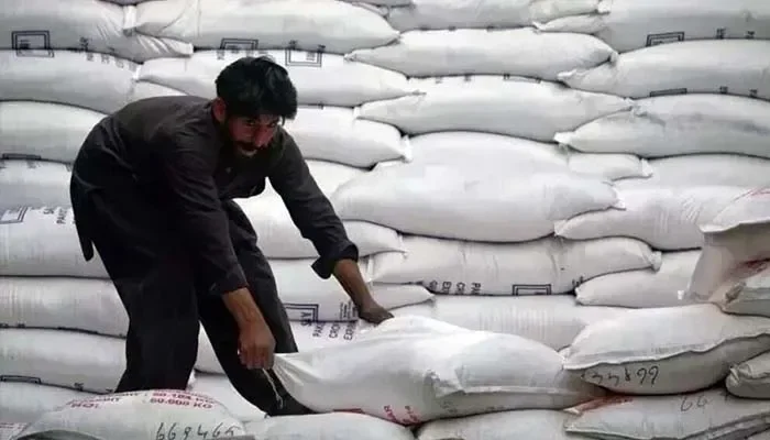 ٹیکس چھوٹ پر آئی ایم ایف کا انکار: حکومت نے 3 لاکھ ٹن چینی کی درآمد کا ٹینڈر واپس لے لیا