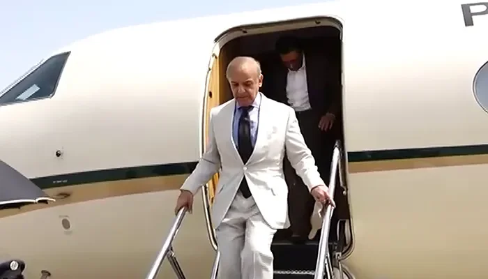 افغان فضائی حدود نظر انداز، وزیراعظم دورہ آذربائیجان مکمل کرکے لاہور پہنچ گئے