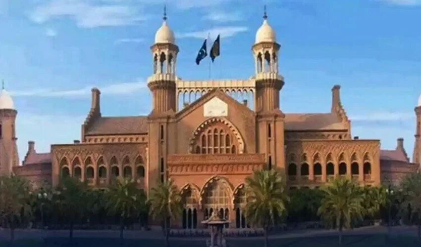 اسکول فیسوں میں اضافہ، لاہور ہائیکورٹ کا 21 روز میں فیصلہ کا حکم