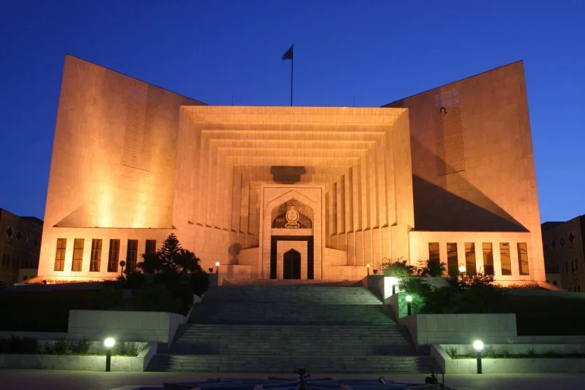 سرکاری ملازم کو صفائی کا موقع دیے بغیر برخاستگی غیر قانونی قرار