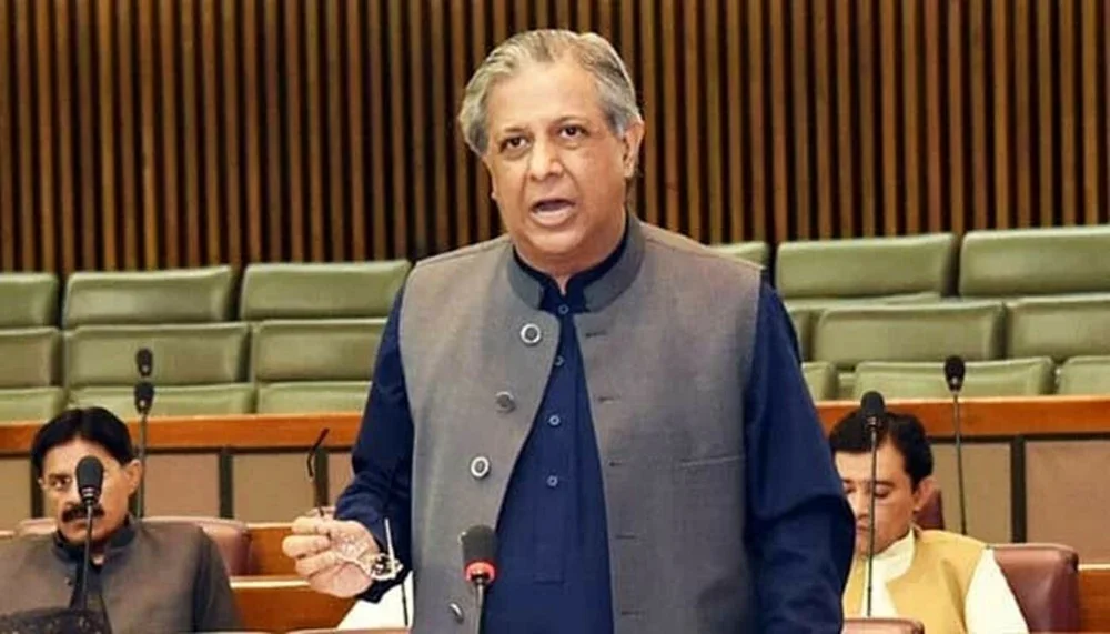 اعظم نذیر تارڑ کی مذاکرات کی دعوت، اپوزیشن کو مل بیٹھنے کا پیغام