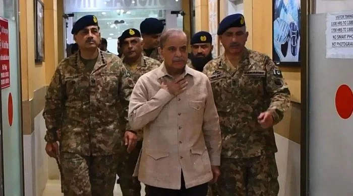 وزیراعظم اور فیلڈ مارشل کا سیلاب متاثرہ علاقوں کا دورہ اور امدادی اقدامات