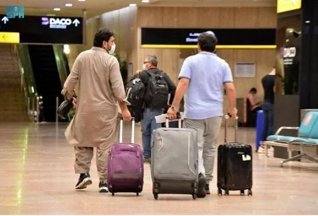 ڈی پورٹ پاکستانی شہریوں پر 5 سالہ پابندی اور پاسپورٹ کنٹرول لسٹ پالیسی