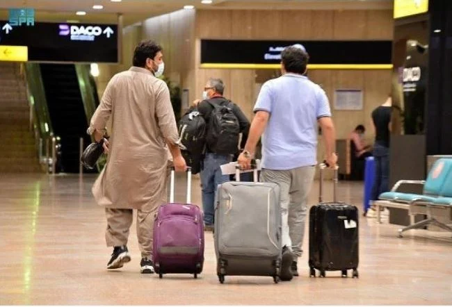 ڈی پورٹ پاکستانی شہریوں پر 5 سالہ پابندی اور پاسپورٹ کنٹرول لسٹ پالیسی