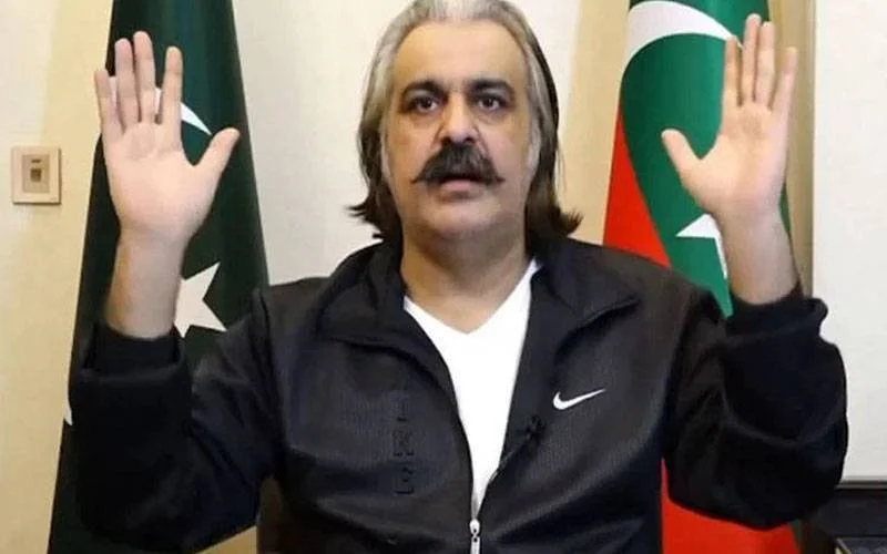 عمران خان ملک نہیں چھوڑ رہے، وزیرِ اعلیٰ خیبر پختونخوا نے خبروں کو مسترد کر دیا