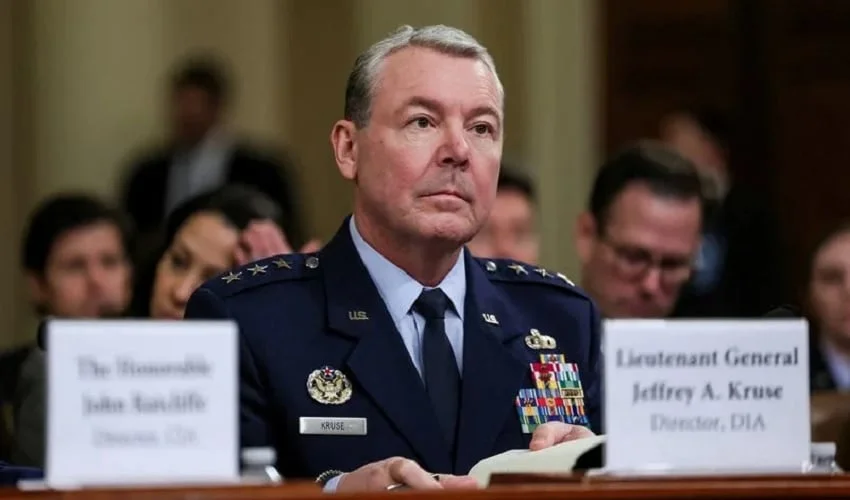 امریکی وزیر دفاع نے خفیہ ایجنسی کے سربراہ کو عہدے سے برطرف کردیا