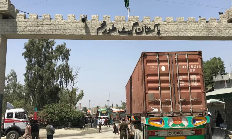 افغان ڈرائیورز کے بغیر ویزہ پاکستان میں داخلے پر پابندی عائد