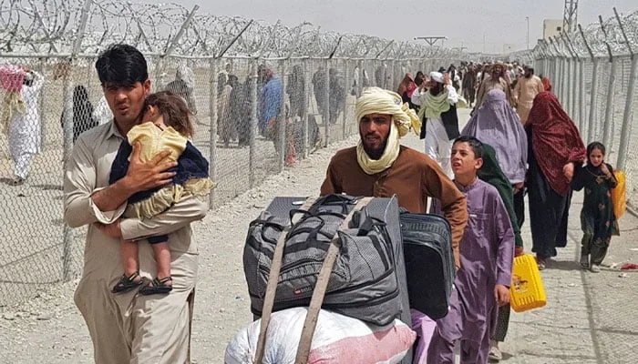 غیر قانونی طور پر مقیم افغان باشندوں کیخلاف آج سے کارروائی کا فیصلہ