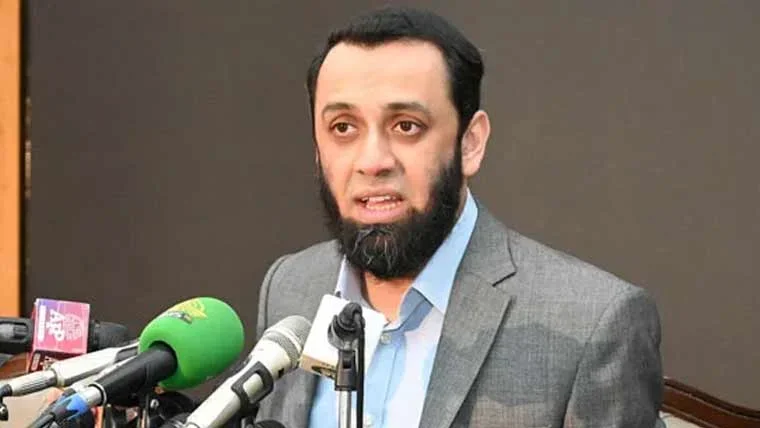 سیلاب سے نمٹنے کیلئے قومی کوششیں جاری، عطا تارڑ کی بریفنگ