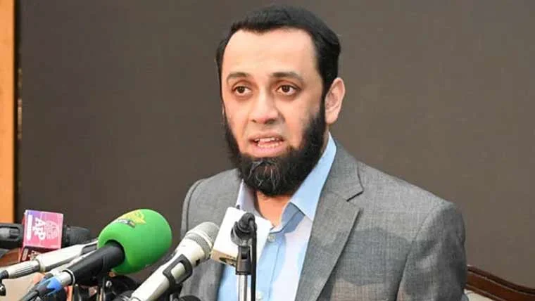 سیلاب سے نمٹنے کیلئے قومی کوششیں جاری، عطا تارڑ کی بریفنگ