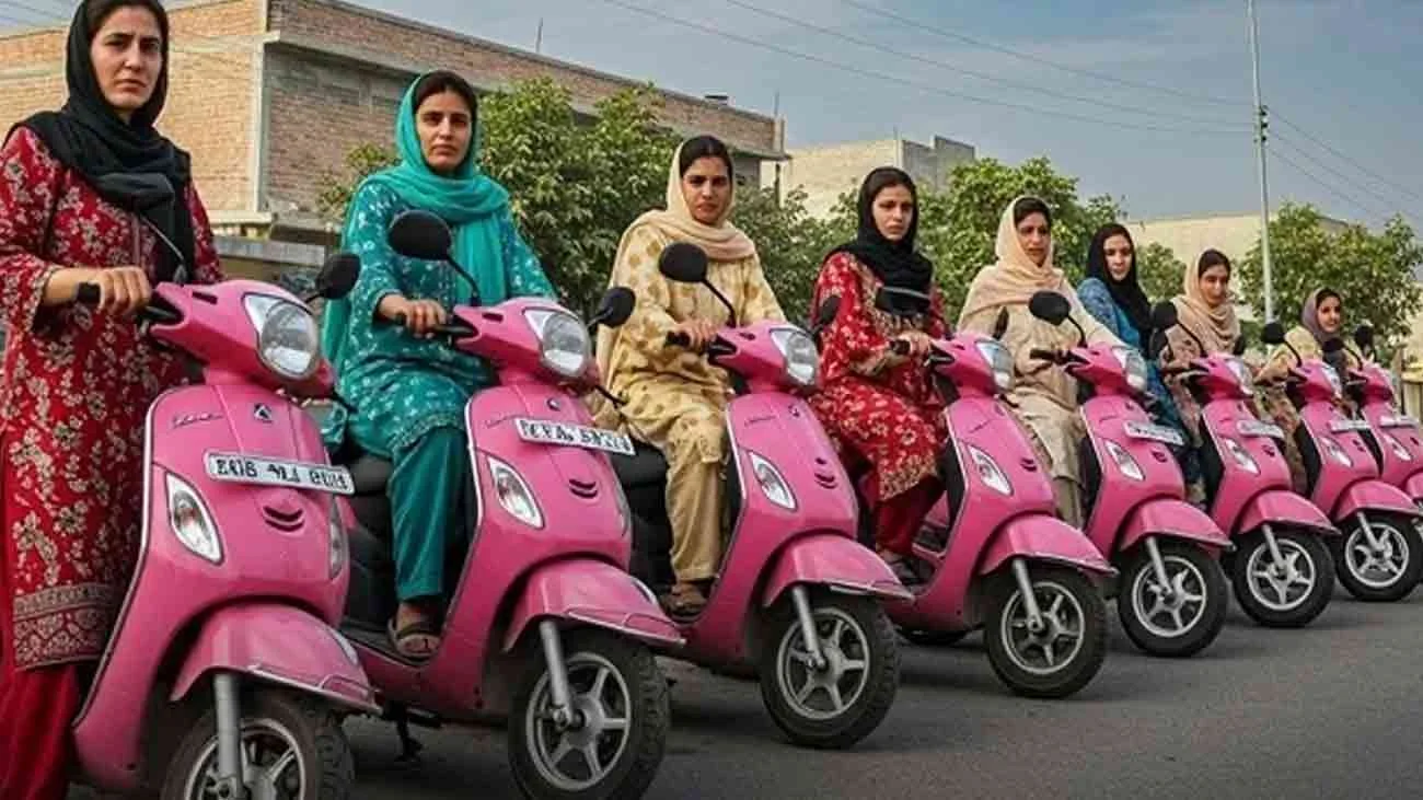سندھ حکومت کا رواں ہفتے خواتین کو پنک سکوٹیز فراہم کرنے کا فیصلہ