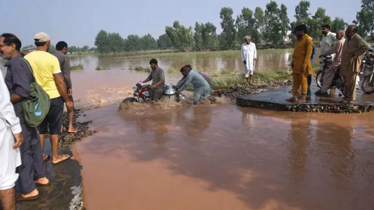 بھارت نے ستلج میں پھر پانی چھوڑ دیا، ملتان کو بچانے کی کوششیں، سندھ میں آج بڑے سیلاب کا خطرہ