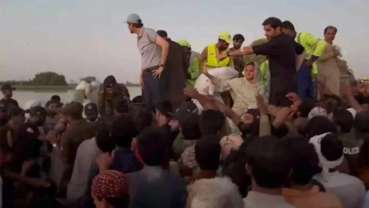 مریم اورنگزیب کی علی پور آمد، سیلاب متاثرین کیلئے ریسکیو آپریشن کا مشاہدہ