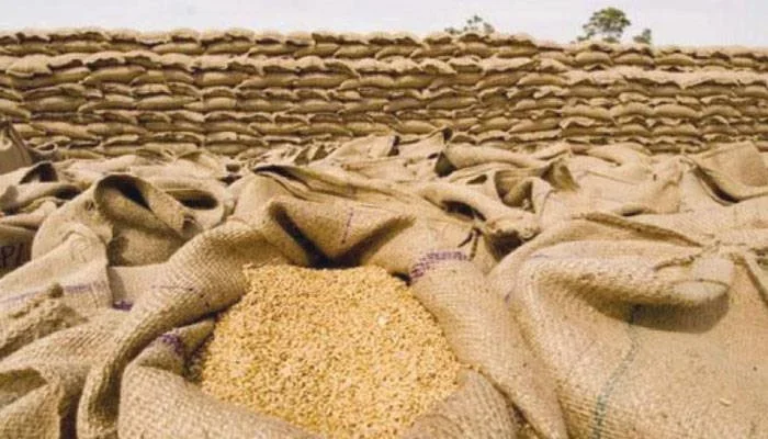 شیخوپورہ کی 3 ملوں پرچھاپے، گندم کی ساڑھے 17 ہزار بوریاں برآمد