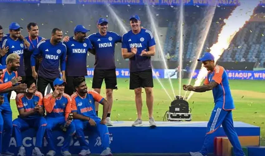 ایشین کرکٹ کونسل کا بھارتی ٹیم کو بعد میں بھی ٹرافی نہ دینے کا فیصلہ