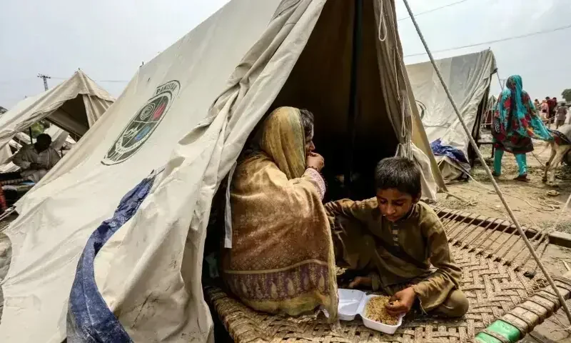 "پنجاب میں سیلاب کے بعد تعلیمی بحران: 3 ہزار اسکول غیر فعال، ہزاروں طلبہ کے لیے مشکلات"
