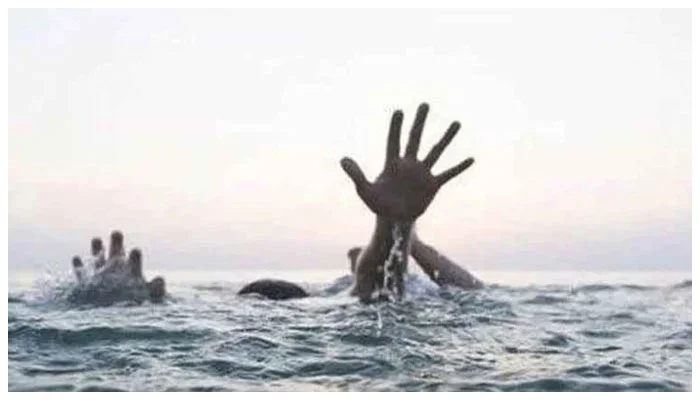 جلالپورپیروالا؛سیلاب متاثرین کی کشتی الٹ گئی،19 لوگوں کو زندہ بچالیا، 8افراد تاحال لاپتہ