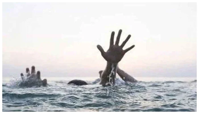 جلالپورپیروالا؛سیلاب متاثرین کی کشتی الٹ گئی،19 لوگوں کو زندہ بچالیا، 8افراد تاحال لاپتہ