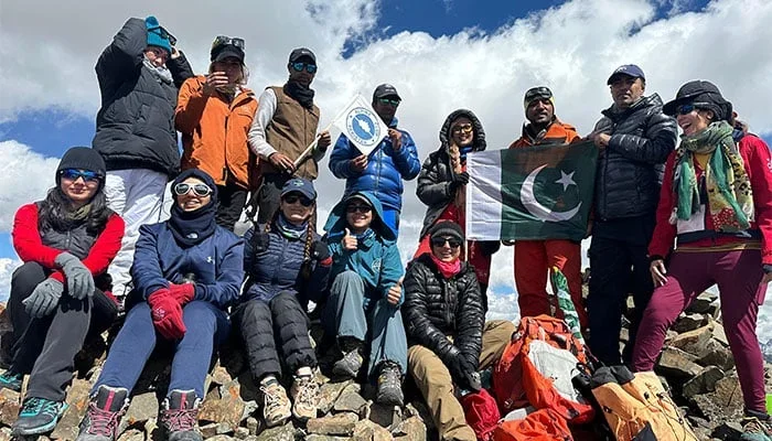 پاکستانی خواتین کوہ پیماؤں نے 5400 میٹر بلند بری لا چوٹی سر کرلی