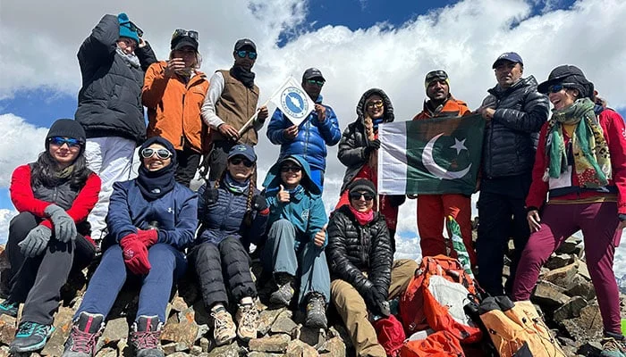 پاکستانی خواتین کوہ پیماؤں نے 5400 میٹر بلند بری لا چوٹی سر کرلی