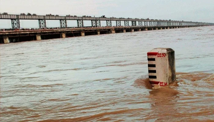 دریائے سندھ میں طغیانی بڑھنے لگی، انتہائی اونچے درجے کا سیلاب