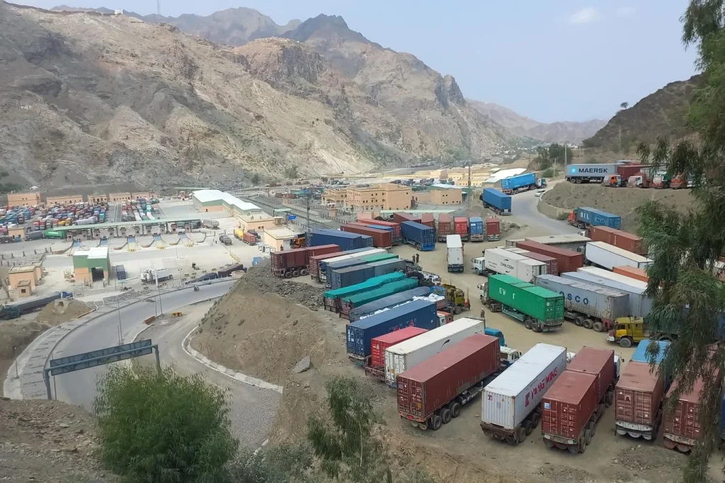 پاک افغان سرحد کی بندش کے بعد سیکیورٹی ہائی الرٹ، آمدورفت معطل