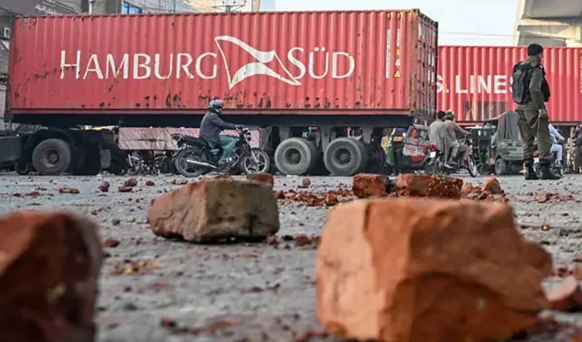 لاہور میں امن و امان کی صورتحال، اورنج ٹرین اور میٹرو بس سروس معطل