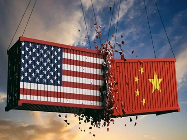 ٹرمپ کا چین پر 100 فیصد ٹیرف، عالمی معیشت میں غیر یقینی کی لہر