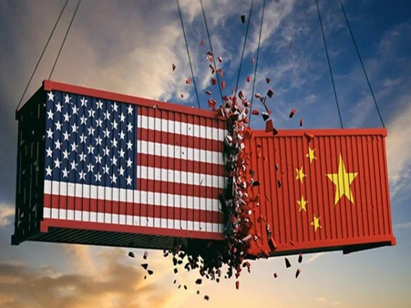 ٹرمپ کا چین پر 100 فیصد ٹیرف، عالمی معیشت میں غیر یقینی کی لہر