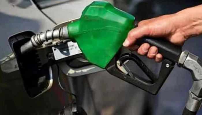 صارفین کے لیے خوشخبری: پیٹرولیم مصنوعات کی قیمتوں میں کمی متوقع