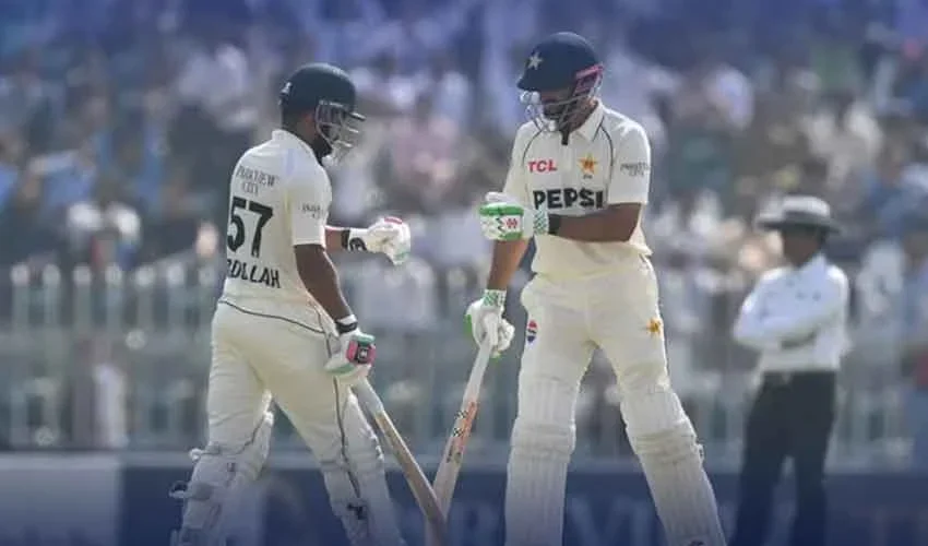 پنڈی ٹیسٹ پاکستان بمقابلہ جنوبی افریقا، مہاراج کی تباہ کن بولنگ سے قومی ٹیم 333 پر آؤٹ