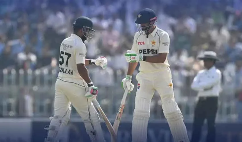 پنڈی ٹیسٹ پاکستان بمقابلہ جنوبی افریقا، مہاراج کی تباہ کن بولنگ سے قومی ٹیم 333 پر آؤٹ