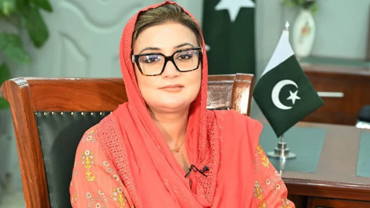 وزیر اطلاعات پنجاب عظمیٰ بخاری کا عمران خان پر بیان، فرعونیت اور یوٹرن پر تنقید