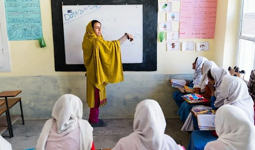 محکمہ تعلیم سندھ نے 10 ہزار سے زائد اساتذہ کے تبادلے کردیے