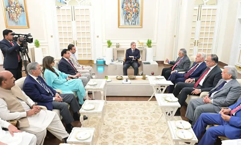 وزیراعظم کا بلاول بھٹو سے ملاقات، ملکی و سیاسی امور پر تبادلہ خیال