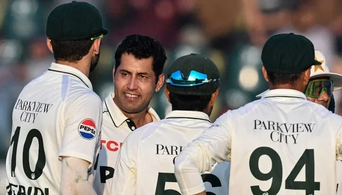 آصف آفریدی کا ٹیسٹ ریکارڈ: ڈیبیو پر 5 وکٹیں لے کر تاریخ رقم