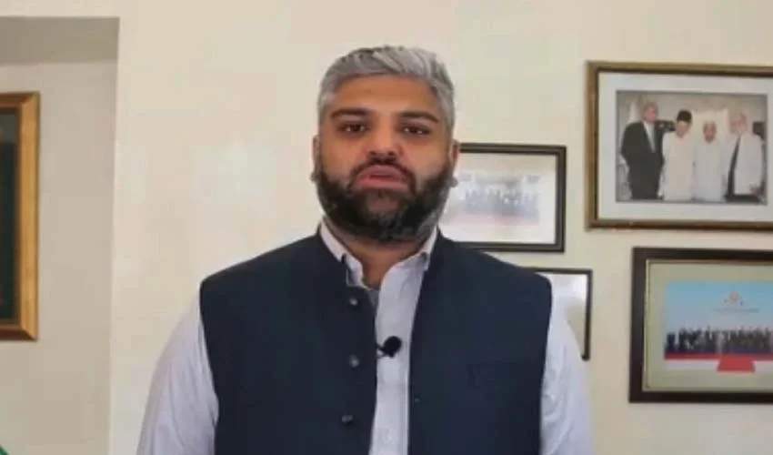 سنگجانی جلسہ کیس: زین قریشی کے ناقابل ضمانت وارنٹ گرفتاری جاری، جج کے دلچسپ ریمارکس