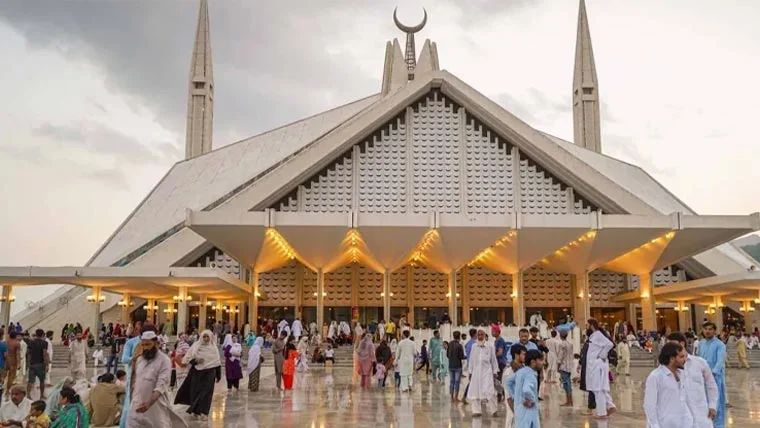 فیصل مسجد میں نامناسب لباس اور ویڈیوز پر پابندی کی درخواست، عدالت کا نوٹس