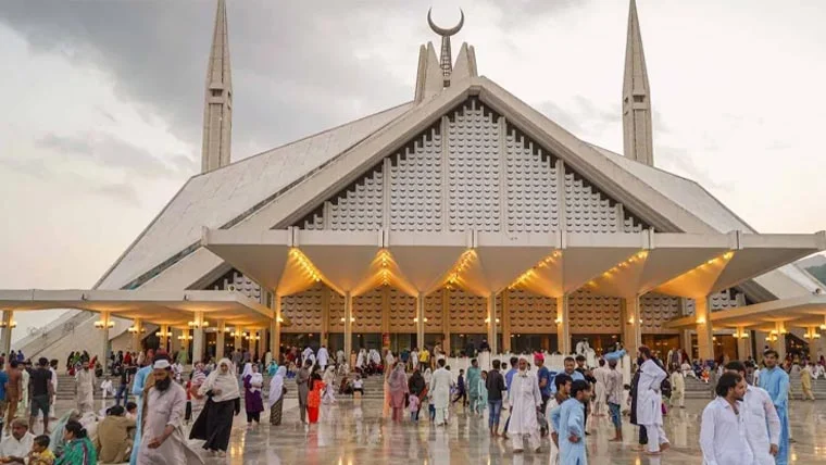 فیصل مسجد میں نامناسب لباس اور ویڈیوز پر پابندی کی درخواست، عدالت کا نوٹس