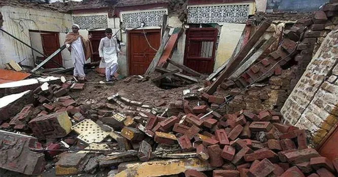 پنجاب میں بارش کے دوران چھتیں اور دیوار گرنے سے چار افراد جاں بحق، 28 زخمی